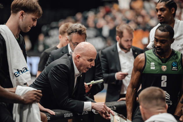 4. Spieltag des Basketball Eurocup Niners Chemnitz -Slask Wroclaw 21.10.2026 ab 19:00 Uhr Chemnitz, Chemnitz Arena Im Foto: Head Couch Danny Franco 4. Spieltag des Basketball Eurocup Niners Chemnitz -Slask Wroclaw Chemnitz Sachsen Deutschland Copyright: xEHLxMedia MichelxKöhlerx 20262110-Niners-Chemnitz-Slask-Wroclaw-029