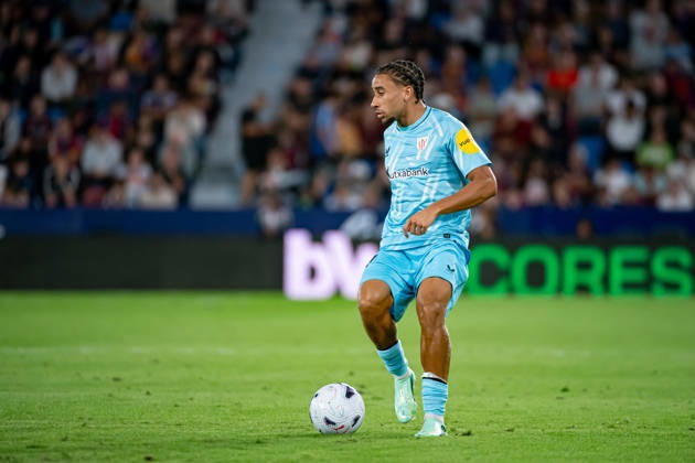 October 21, 2026, Valencia, Valencia, Spain: JOHNEKO LOUIS JEAN of Athletic Club controls the ball during the LaLiga EA Sports, match between Levante UD and Athletic Club at Ciutat de Valencia stadium Valencia Spain - ZUMAs385 20261021_zsp_s385_006 Copyright: xLeopoldxSoglox
