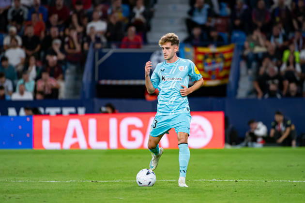 October 21, 2026, Valencia, Valencia, Spain: ROBERT NAVARRO of Athletic Club (23) in action during the LaLiga EA Sports, match between Levante UD and Athletic Club at Ciutat de Valencia stadium Valencia Spain - ZUMAs385 20261021_zsp_s385_009 Copyright: xLeopoldxSoglox