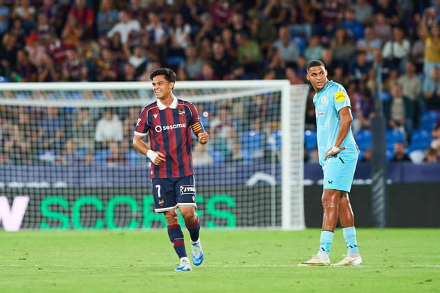 Roger Brugue (Levante UD) celebrates after scoring his team‘s first goal during the LaLiga EA Sports match between Levante UD and Athletic Club at Estadi Ciutat de València on October 21, 2026 in Valencia, Spain. -