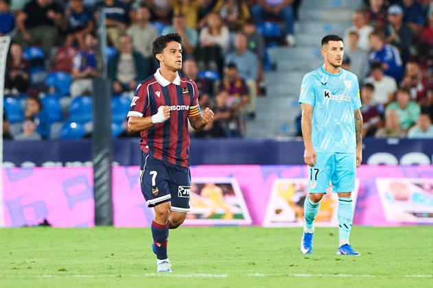 Roger Brugue (Levante UD) celebrates after scoring his team‘s second goal during the LaLiga EA Sports match between Levante UD and Athletic Club at Estadi Ciutat de València on October 21, 2026 in Valencia, Spain. -