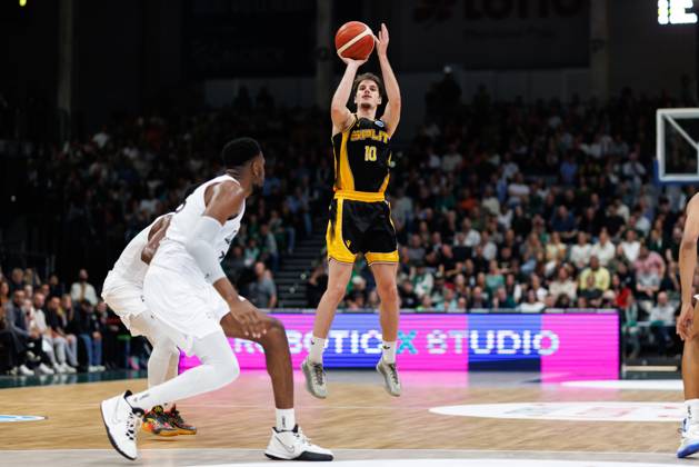 Vito Kucic (KK Croatia Split) trifft gegen Ejiofor Onu (Gladiators Trier), Aktion Action Vet Concept Gladiators Trier vs KK Split, Basketball, FIBA Europe Cup, 3. Spieltag, Saison 2026 2027, 21.10.2026 Vet Concept Gladiators Trier vs KK Split, Basketball, FIBA Europe Cup, 3. Spieltag, Saison 2026 2027, 21.10.2026 Copyright: xEibnerxPressefotox EP_ANS