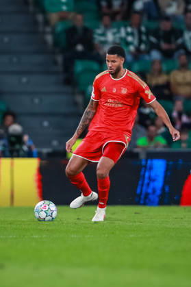 SOCCER - UEFA CL, Sporting vs LASK LISBON,PORTUGAL,21.OCT.26 - SOCCER - UEFA Champions League, Sporting Club de Portugal vs Linzer ASK. Image shows Xavier Mbuyamba (LASK).  GEPAxpictures xManuelxBinder