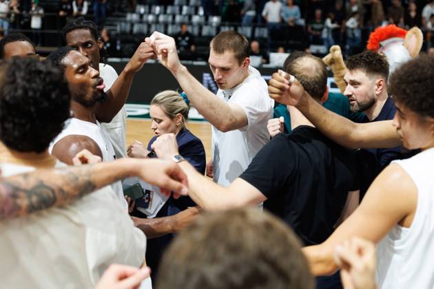 Teamkreis Gladiators Trier, Emotionen, Geste, Gestik, Mimik Vet Concept Gladiators Trier vs KK Split, Basketball, FIBA Europe Cup, 3. Spieltag, Saison 2026 2027, 21.10.2026 Vet Concept Gladiators Trier vs KK Split, Basketball, FIBA Europe Cup, 3. Spieltag, Saison 2026 2027, 21.10.2026 Copyright: xEibnerxPressefotox EP_ANS