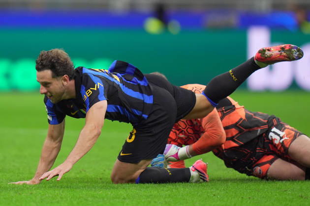 Inter Milan s Carlos Augusto celebrates after scoring 1-0 during the Uefa Champions League soccer match between Inter and Shakhtar Donetsk at San Siro Stadium in Milan , Italy - Wednesday October 21 , 2026. - Soccer  Copyright: xSpada LaPressex