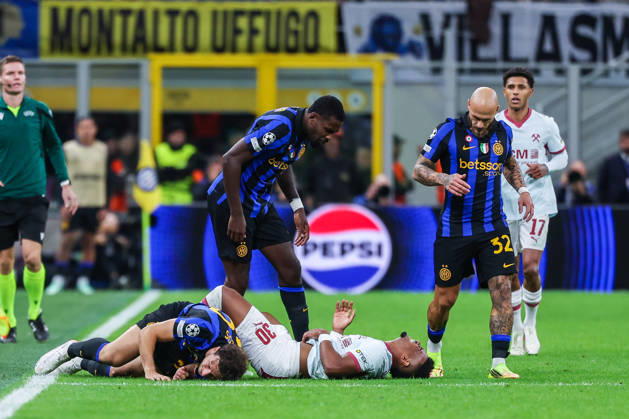 Carlos Augusto of FC Internazionale and Alisson Santana of FC Shakhtar Donetsk injured during UEFA Champions League 2026 27 League Phase - Matchday 3 football match between FC Internazionale and FC Shakhtar Donetsk. Italy Copyright: xBEAUTIFULxSPORTS Carabellix