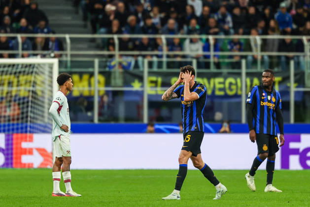 SOCCER - UEFA Champions League - Inter - FC Internazionale vs. Shakhtar Donetsk Photo by IPA ABACAPRESS.COM90005723 - Alessandro Bastoni of FC Internazionale leaves the field after receiving a red card during the 2026 27 UEFA Champions League group stage—Matchday 3—in the soccer match between FC Internazionale and FC Shakhtar Donetsk. Milan Italy  Copyright: xIPAxSport ABACAx