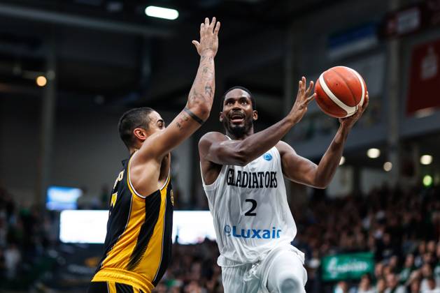 Terrell Harris (Gladiators Trier) im Zweikampf mit Nick Johnson (KK Croatia Split), Aktion Action Vet Concept Gladiators Trier vs KK Split, Basketball, FIBA Europe Cup, 3. Spieltag, Saison 2026 2027, 21.10.2026 Vet Concept Gladiators Trier vs KK Split, Basketball, FIBA Europe Cup, 3. Spieltag, Saison 2026 2027, 21.10.2026 Copyright: xEibnerxPressefotox EP_ANS