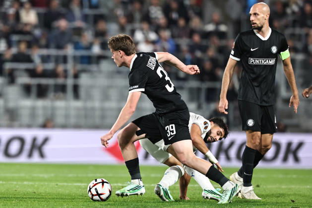 SOCCER - UEFA EL, Sturm vs Marseille GRAZ,AUSTRIA,22.OCT.26 - SOCCER - UEFA Europa League, SK Sturm Graz vs Olympique de Marseille. Image shows Luca Weinhandl (Sturm) and Neal Maupay (Marseille).  GEPAxpictures xChrisxBauer