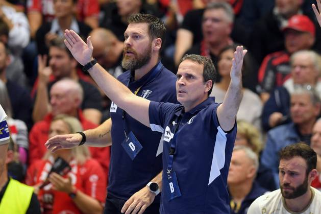 Xavi Sabate Caviedes (Trainer Orlen Wisla Plock) (vorne), Mirsad Terzic (hinten), Zoltan Szita (Wisla Plock 21) (R) , GER, MT Melsungen - Orlen Wisla Plocks (POL), Handball, Champions League Maenner, Group Matches, Saison 2026 2027, 22.10.2026, GER, MT Melsungen - Orlen Wisla Plock, CL Maenner, Group Match, Saison 2026 2027, 22.10.2026 Kassel Copyright: xEibner-Pressefotox xRolandxSippelx EP_RSL