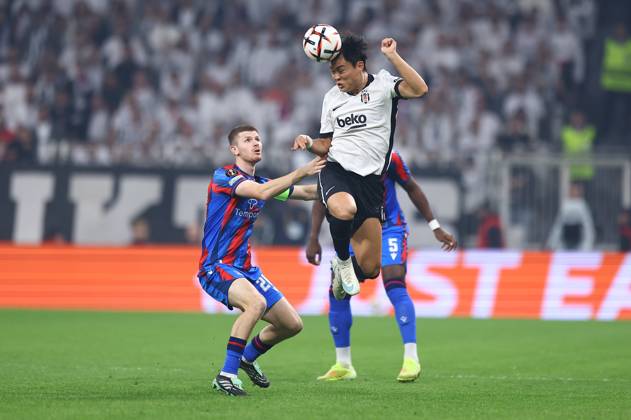 Oh Hyeon-Gyu of Besiktas and Adam Wharton of Crystal Palace Besiktas v Crystal Palace, UEFA Europa League, Football, Tupras Stadium, Istanbul, Turkey - 22 Oct 2026Istanbul Tupras Stadium Turkey  Copyright: xMichaelxZemanek Shutterstockx 17230042q