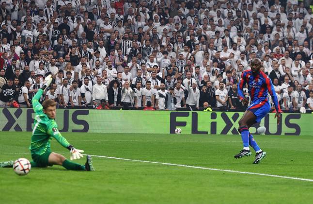 Jean-Philippe Mateta of Crystal Palace scores the opening goal Besiktas v Crystal Palace, UEFA Europa League, Football, Tupras Stadium, Istanbul, Turkey - 22 Oct 2026Istanbul Tupras Stadium Turkey  Copyright: xMichaelxZemanek Shutterstockx 17230042r