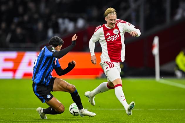 AMSTERDAM - (lr) Raoul Bellanova of Atalanta BC and Julian Brandt of Ajax during the UEFA Conference League match between AFC Ajax and Atalanta BC at the Johan Cruijff ArenA on 22 October 2026 in Amsterdam, the Netherlands. OLAF KRAAK ANP UEFA Conference League 2026 27 xVIxANPxSportx xxANPxIVx 573294877 originalFilename: 573294877.jpg