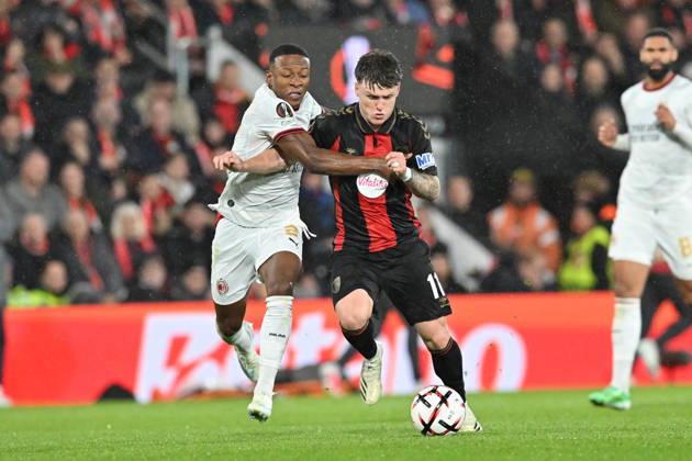 Bournemouth v AC Milan, Europa League Ben Gannon-Doak (11) of AFC Bournemouth on the attack battles for possession with Pervis Estupinan (2) of AC Milan during the Europa League match between Bournemouth and AC Milan at the Vitality Stadium, Bournemouth, UK on 22 October 2026. Bournemouth Vitality Stadium Dorset UK Editorial use only , Copyright: xGrahamxHuntx PSI-25046-0034