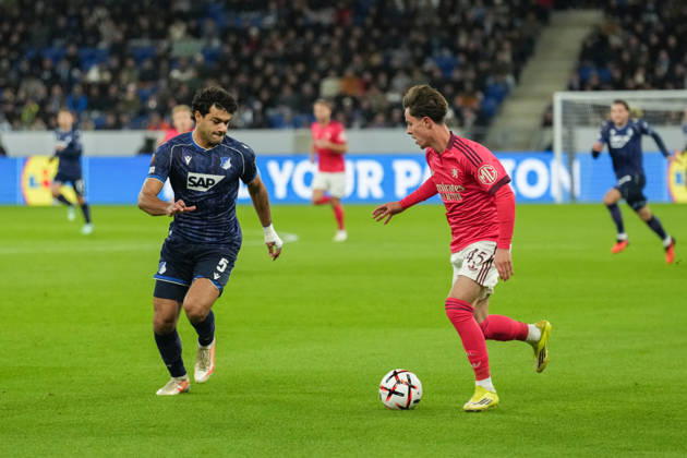 UEFA Europa League: TSG Hoffenheim vs Olympique Lyon, 22.10.2026 Zweikampf um den Ball zwischen Ozan Kabak (TSG Hoffenheim, 5) und RÃ mi Himbert (Olympique Lyon, 45) UEFA Europa League: TSG Hoffenheim vs Olympique Lyon, Rhein-Neckar-Arena, 22.10.2026 Copyright: xBEAUTIFULxSPORTS Boscox