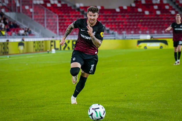 Fussball UEFA Conference League 2026 - 2027, 2. Spieltag - AS Monaco vs SC Freiburg - Stadion Louis II (Monaco): Lukas Kübler (SC Freiburg, 17) Copyright: xJOERANxSTEINSIEKx