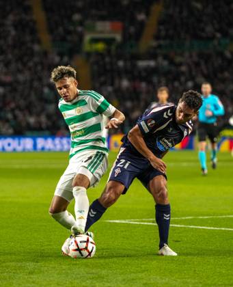 Camilo Duran of Celtic & Sebastian Caceres of Celta Vigo Celtic v Celta Vigo, UEFA Europa League, Football, Celtic Park, Glasgow, Scotland, UK - 22 Oct 2026Glasgow Celtic Park Scotland United Kingdom  Copyright: xStuartxWallace Shutterstockx 17230137bf