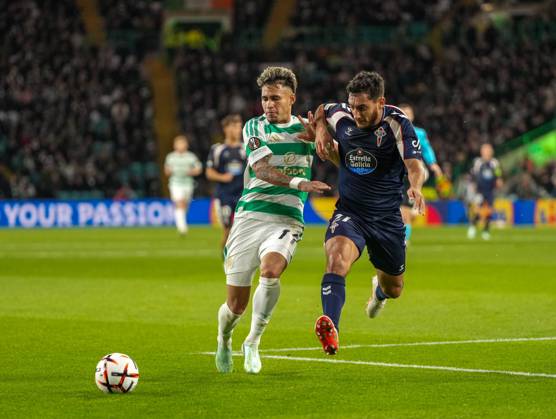 Camilo Duran of Celtic & Sebastian Caceres of Celta Vigo Celtic v Celta Vigo, UEFA Europa League, Football, Celtic Park, Glasgow, Scotland, UK - 22 Oct 2026Glasgow Celtic Park Scotland United Kingdom  Copyright: xStuartxWallace Shutterstockx 17230137bg