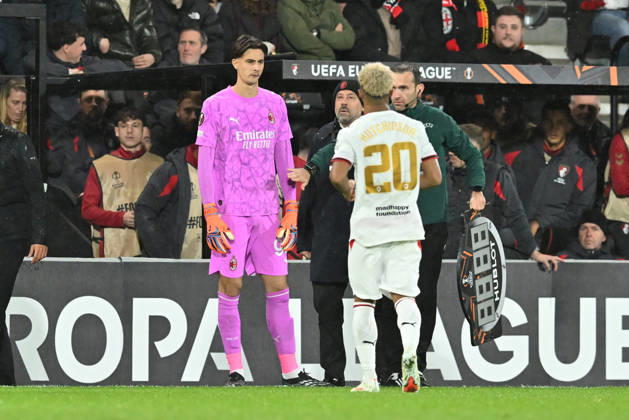 Bournemouth v AC Milan, Europa League Lorenzo Torriani (96) of AC Milan replaces Omari Hutchinson (20) of AC Milan after Mike Maignan (16) of AC Milan was sent off during the Europa League match between Bournemouth and AC Milan at the Vitality Stadium, Bournemouth, UK on 22 October 2026. Bournemouth Vitality Stadium Dorset UK Editorial use only , Copyright: xGrahamxHuntx PSI-25046-0038