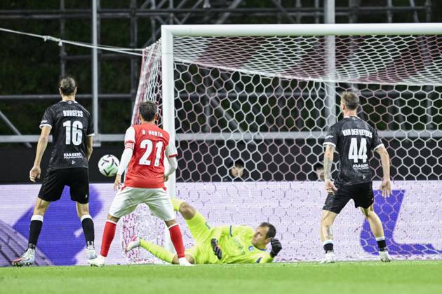 SC Braga v KAA Gent - UEFA Conference League BRAGA, PORTUGAL - OCTOBER 22 : Roef Davy goalkeeper of KAA Gent in action during the UEFA Conference League 2026 27 League Phase matchday 2 match between SC Braga and KAA Gent on October 22, 2026 in Braga, Portugal, 22 10 2026 Braga Portugal  Copyright: xNicoxVereeckenx