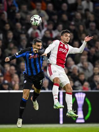 AMSTERDAM - (lr) Davide Zappacosta of Atalanta BC and Lucas Rosa of Ajax during the UEFA Conference League match between AFC Ajax and Atalanta BC at the Johan Cruijff ArenA on 22 October 2026 in Amsterdam, the Netherlands. OLAF KRAAK ANP UEFA Conference League 2026 27 xVIxANPxSportx xxANPxIVx 573296471 originalFilename: 573296471.jpg