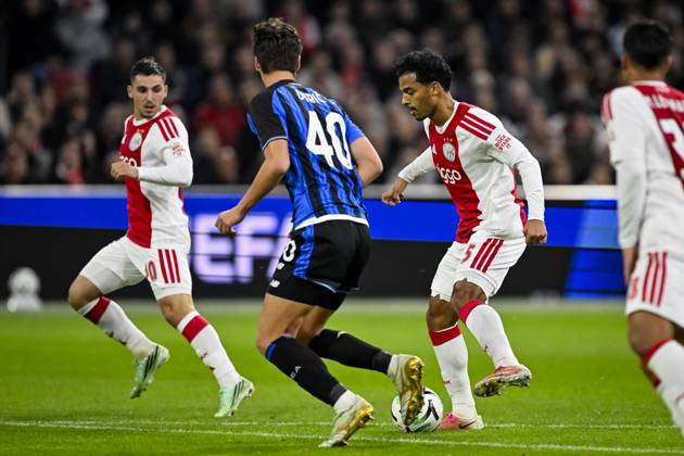 AMSTERDAM - (lr) Oscar Gloukh of Ajax, Relja ObriÄ‡ of Atalanta BC and Owen Wijndal of Ajax during the UEFA Conference League match between AFC Ajax and Atalanta BC at the Johan Cruijff ArenA on 22 October 2026 in Amsterdam, the Netherlands. OLAF KRAAK ANP UEFA Conference League 2026 27 xVIxANPxSportx xxANPxIVx 573297060 originalFilename: 573297060.jpg