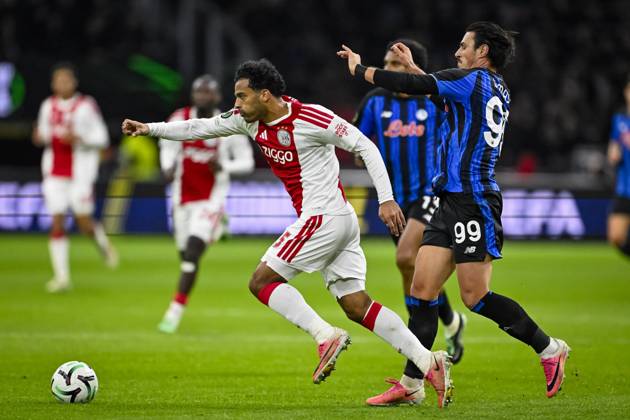 AMSTERDAM - (lr) Owen Wijndal of Ajax and Eljif Elmas of Atalanta BC during the UEFA Conference League match between AFC Ajax and Atalanta BC at the Johan Cruijff ArenA on 22 October 2026 in Amsterdam, the Netherlands. OLAF KRAAK ANP UEFA Conference League 2026 27 xVIxANPxSportx xxANPxIVx 573297125 originalFilename: 573297125.jpg