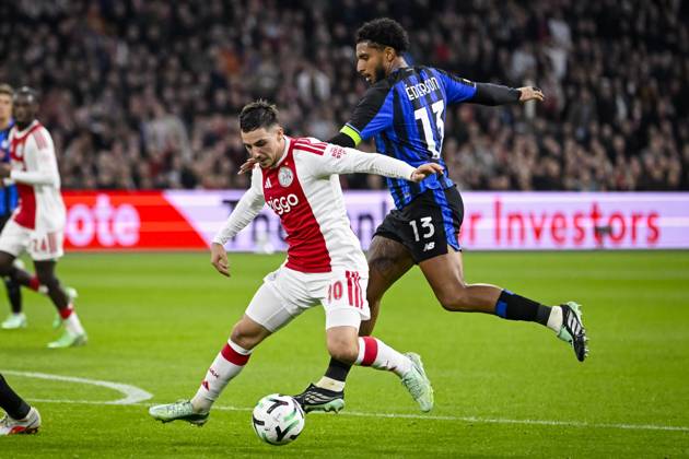 AMSTERDAM - (lr) Oscar Gloukh of Ajax and Ederson of Atalanta BC during the UEFA Conference League match between AFC Ajax and Atalanta BC at the Johan Cruijff ArenA on 22 October 2026 in Amsterdam, the Netherlands. OLAF KRAAK ANP UEFA Conference League 2026 27 xVIxANPxSportx xxANPxIVx 573298465 originalFilename: 573298465.jpg