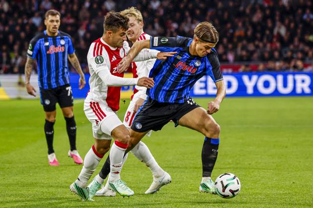 AMSTERDAM - Charles De Ketelaere of Atalanta BC dribbles with the ball under pressure from Julian Brandt of AFC Ajax and Lucas Rosa of AFC Ajax during the UEFA Conference League match between AFC Ajax and Atalanta BC at the Johan Cruijff ArenA on 22 October 2026 in Amsterdam, the Netherlands. WART BRINKERHOF ANP Conference League 2026 27 xVIxANPxSportx xMarcelxterxBalsxIVx 573299530 originalFilename: 573299530.jpg