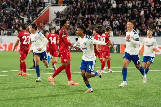 THUN, BERN - OCTOBER 22: Players of HNK Hajduk Split celebrate after teammate Dalisson de Almeida scored a goal during the UEFA Conference League match between FC Thun and HNK Hajduk Split at VISANA STADION on October 22, 2026 in Thun, Bern, Switzerland. Copyright: xLivioxBaeriswylx xSPPx Sportspressphoto_SPR263541