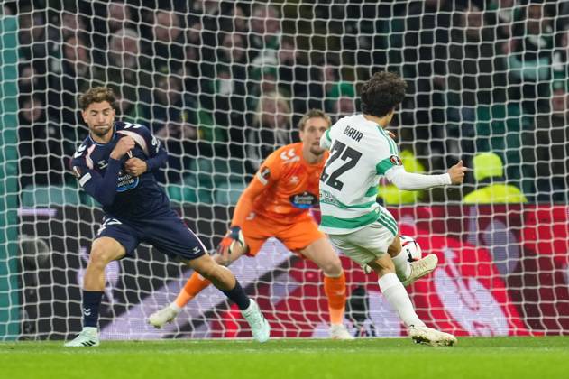 Celtic midfielder Mika Baur scores to give Celtic a 1-0 lead Celtic v Celta Vigo, UEFA Europa League, Football, Celtic Park, Glasgow, Scotland, UK - 22 Oct 2026Glasgow Celtic Park Scotland United Kingdom  Copyright: xStuartxWallace Shutterstockx 17230137br