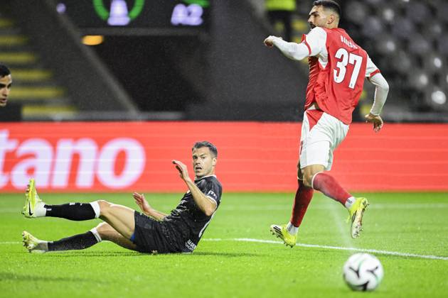 SC Braga v KAA Gent - UEFA Conference League BRAGA, PORTUGAL - OCTOBER 22 : Benes Laszlo midfielder of KAA Gent and Barisic Adrian defender of SC Braga during the UEFA Conference League 2026 27 League Phase matchday 2 match between SC Braga and KAA Gent on October 22, 2026 in Braga, Portugal, 22 10 2026 Braga Portugal  Copyright: xNicoxVereeckenx