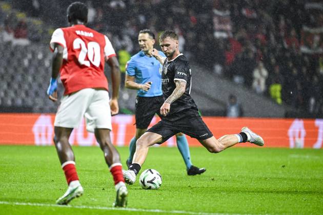 Siebe Van der Heyden of KAA Gent pictured in action during a soccer game between Portuguese SC Braga and Belgian soccer team KAA Gent, Thursday 22 October 2026 in Braga, Portugal, the second match in the UEFA Conference League league phase. TOM GOYVAERTS TomxGoyvaerts  x190698743x