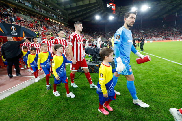 Olympiacos F.C. v AC Sparta Prague UEFA Europa League Olympiacos F.C. players enter the pitch during the UEFA Europa League match at Karaiskakis Stadium, Piraeus 22 10 2026 UK Newspapers OUT Copyright: xYannisxHalasx FIL-24108-0067
