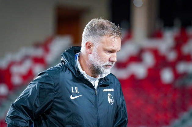 Fussball UEFA Conference League 2026 - 2027, 2. Spieltag - AS Monaco vs SC Freiburg - Stadion Louis II (Monaco): Lars Voßler Vossler (Co-Trainer, SC Freiburg) Mimik, Gesichtsausdruck, Emotion Copyright: xJOERANxSTEINSIEKx