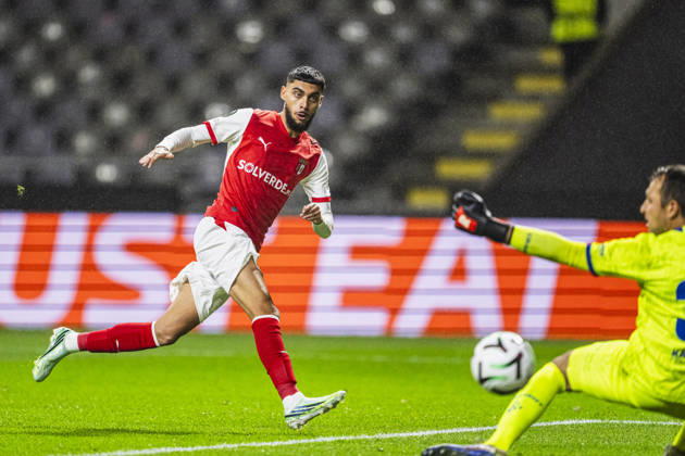 Gabri Martinez of SC Braga shoots the ball to score during the UEFA Conference League 2026 27 League Phase MD2 match between SC Braga vs KAA Gent at Estádio Municipal de Braga on October 22th,2026 (Photo by Pedro Loureiro Sports Press Photo) Copyright: xPedroxLoureiro SportsxPressxPhotox Sportspressphoto_SPR263547