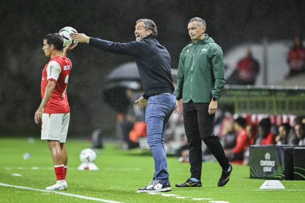 SC Braga v KAA Gent - UEFA Conference League BRAGA, PORTUGAL - OCTOBER 22 : De Mil Rik head coach of KAA Gent in action during the UEFA Conference League 2026 27 League Phase matchday 2 match between SC Braga and KAA Gent on October 22, 2026 in Braga, Portugal, 22 10 2026 Braga Portugal  Copyright: xNicoxVereeckenx