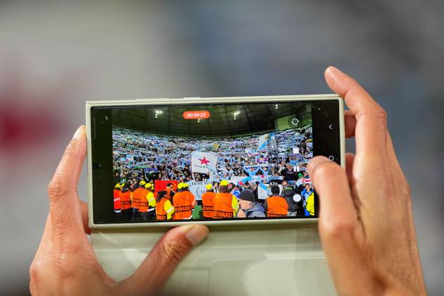 Celta Vigo fans filmed on a mobile phone Celtic v Celta Vigo, UEFA Europa League, Football, Celtic Park, Glasgow, Scotland, UK - 22 Oct 2026Glasgow Celtic Park Scotland United Kingdom  Copyright: xStuartxWallace Shutterstockx 17230137dh