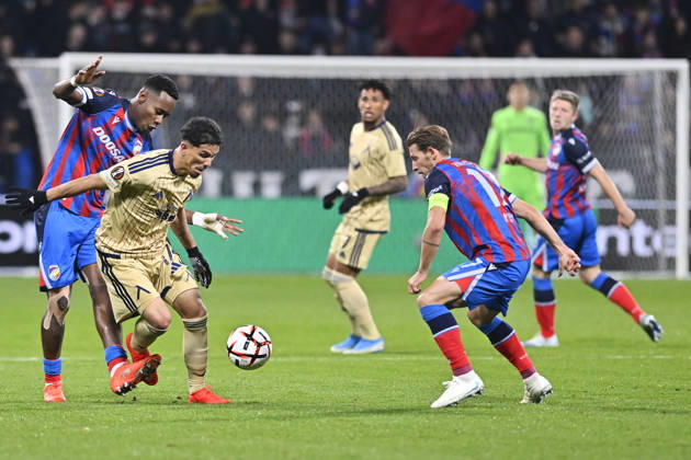 Fotball UEFA Europa League 3rd round match: Viktoria Plzen vs Levski Sofia in Pilsen, Czech Republic, October 22, 2026. From left Sampson Dweh of VIktoria, Everton Bala of Levski, Patrik Hrosovsky of Viktoria. (CTKxPhoto MiroslavxChaloupka) CTKPhotoP2026102210597  CTKPhotoP2026102210597