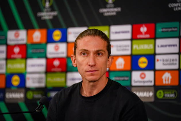 Fussball UEFA Conference League 2026 - 2027, 2. Spieltag - AS Monaco vs SC Freiburg - Stadion Louis II (Monaco): Luis Filipe (Trainer, AS Monaco) Mimik, Gesichtsausdruck, Emotion, Pressekonferenz, Medien Copyright: xJOERANxSTEINSIEKx