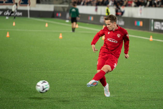 THUN, BERN - OCTOBER 22: Nico Maier of FC Thun warms up before the UEFA Conference League match between FC Thun and HNK Hajduk Split at VISANA STADION on October 22, 2026 in Thun, Bern, Switzerland. Copyright: xLivioxBaeriswylx xSPPx Sportspressphoto_SPR263702