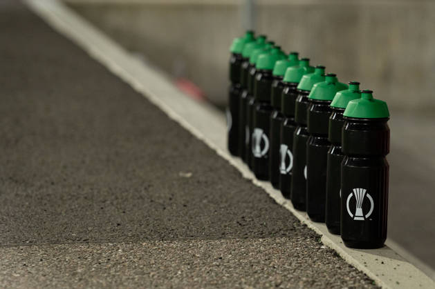 THUN, BERN - OCTOBER 22: Water bottles of FC Thun before the UEFA Conference League match between FC Thun and HNK Hajduk Split at VISANA STADION on October 22, 2026 in Thun, Bern, Switzerland. Copyright: xLivioxBaeriswylx xSPPx Sportspressphoto_SPR263706