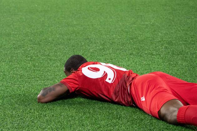 THUN, BERN - OCTOBER 22: Brighton Labeau of FC Thun lies on the ground during the UEFA Conference League match between FC Thun and HNK Hajduk Split at VISANA STADION on October 22, 2026 in Thun, Bern, Switzerland. Copyright: xLivioxBaeriswylx xSPPx Sportspressphoto_SPR263743
