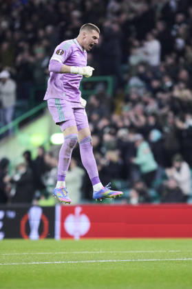 Celtic FC v Real Club Celta - UEFA Europa League 2026 27 League Phase MD3 GLASGOW, SCOTLAND - OCTOBER 22: Viljami Sinisalo, Goalkeeper of Celtic FC celebrates his team s first goal during the UEFA Europa League 2026 27 League Phase MD3 match between Celtic FC and Real Club Celta de Vigo at Celtic Park on October 22, 2026 in Glasgow, Scotland. (Photo by Diego Simon Photo Players Images Magara Press) Glasgow Celtic Park Stadium Scotland Copyright: xDiegoxSimonx