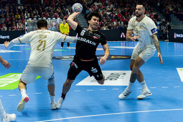 Kassel, Deutschland 22. Oktober 2026: EHF Champions League - 2026 2027 - Gruppenphase - Gruppe B - Sp. 5 - MT Melsungen gegen Orlen Wisla Plock Im Bild: v. li. im Zweikampf Zoltan Szita Zoltan Szita (SPR), Erik Balenciaga (MT) und Leon Å uÅ¡nja Susnja (SPR) Rothenbach-Halle Hessen Copyright: xFotostandx xKruczynskix