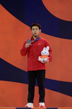 Haonan Yang from China celebrate winning the silver medal in the Men s All-round finals at the 54th Artistic Gymnastics World Championships, on 22 October 2026 at Rotterdam Ahoy, Rotterdam, the Netherlands. Noxthirdxpartyxsales,xHOLLANDxOUT  aflo_358243006 RichardxHuisxinxtxVeldx