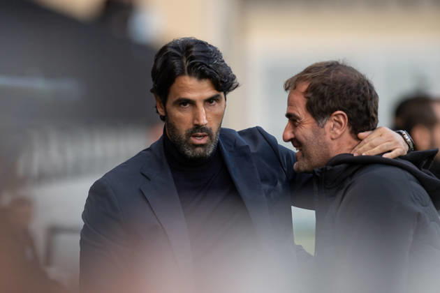 Inter Club Escaldes v Universitatae Craiova - UEFA Conference League Filipe Coelho, head coach of Universitatea Craiova, greets Felipe Ortiz, head coach of Inter Club d Escaldes, before the UEFA Conference League match between Inter Club d Escaldes and Universitatea Craiova at New FAF Stadium in Encamp, Andorra, on October 22, 2026. Encamp Andorra Andorra  Copyright: xWalterxCunhax originalFilename:cunhacarvalho-notitle261022_npjBG.jpg