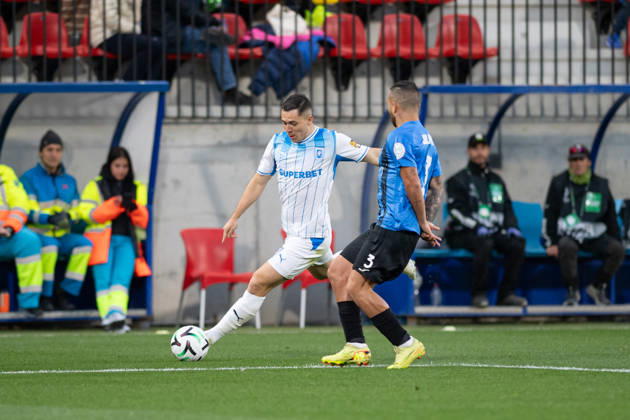 Inter Club Escaldes v Universitatae Craiova - UEFA Conference League Carlos Mora, player number 17 of Universitatea Craiova, is in action during the UEFA Conference League match between Inter Club d Escaldes and Universitatea Craiova at New FAF Stadium in Encamp, Andorra, on October 22, 2026. Encamp Andorra Andorra  Copyright: xWalterxCunhax originalFilename:cunhacarvalho-notitle261022_npwwB.jpg