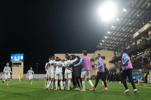 Inter Club Escaldes v Universitatae Craiova - UEFA Conference League Players of Universitatea Craiova celebrate a goal scored by Simon Elisor, number 22, during the UEFA Conference League match between Inter Club d Escaldes and Universitatea Craiova at New FAF Stadium in Encamp, Andorra, on October 22, 2026. Encamp Andorra Andorra  Copyright: xWalterxCunhax originalFilename:cunhacarvalho-notitle261022_npFZi.jpg