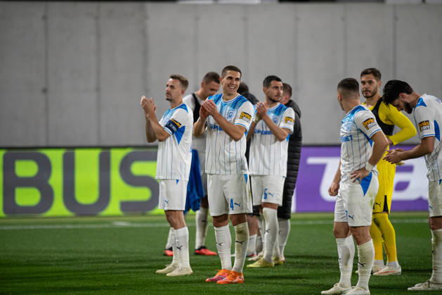 Inter Club Escaldes v Universitatae Craiova - UEFA Conference League Players of Universitatea Craiova greet supporters after the team s victory in the UEFA Conference League match against Inter Club d Escaldes at the New FAF Stadium in Encamp, Andorra, on October 22, 2026. Encamp Andorra Andorra  Copyright: xWalterxCunhax originalFilename:cunhacarvalho-notitle261022_npnfC.jpg